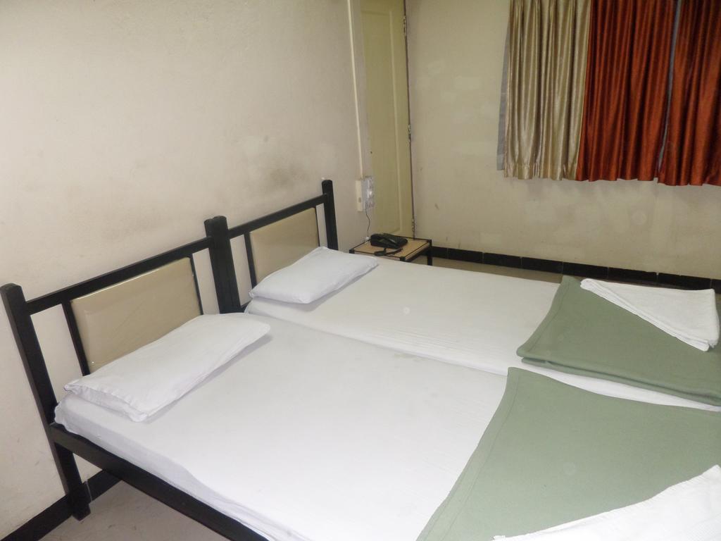 Chalukya Deluxe Hotel Kolhapur Exterior photo